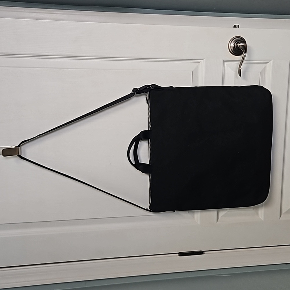 Everlane Unisex "The ReNew Tote" in Black